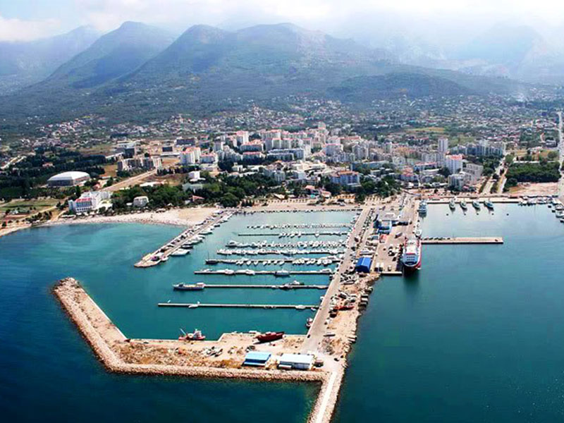 Staro srednjeveško mesto Bar je največje črnogorsko obalno mesto in njeno največje pristanišče, ki predstavlja južna vrata Črne gore.