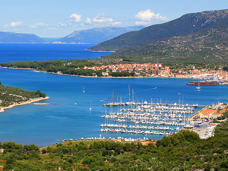 Cres je največji in drugi najdaljši hrvaški otok, z mostom povezan z otokom Lošinjem.