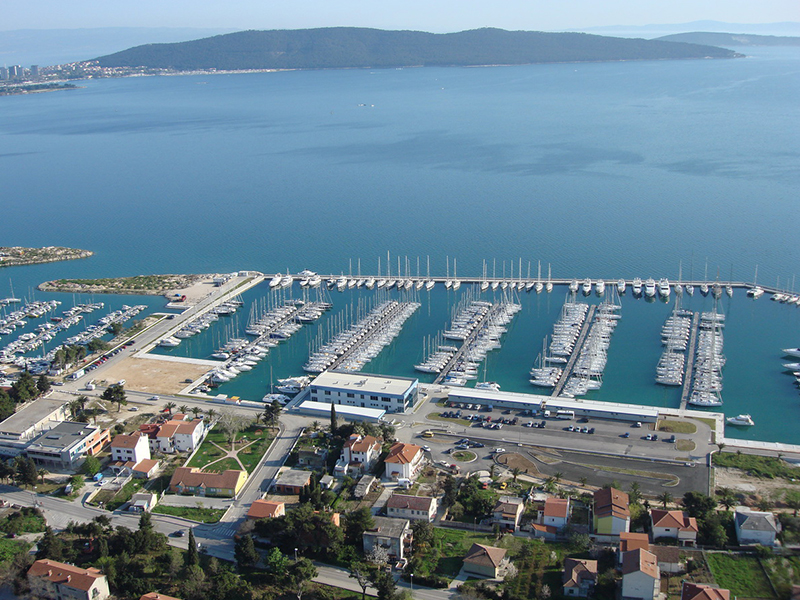 Kaštela je obmorsko mesto, ki leži v Kaštelanskem zalivu, med mestoma Trogir in Split.