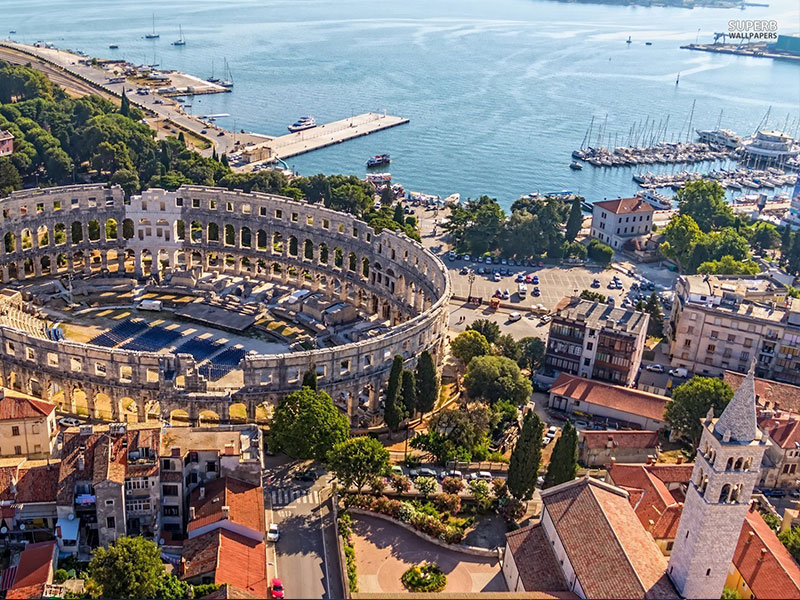 Pula, tisočletno središče in vrata Istre, je idealno izhodišče pri preučevanju naravnega, kulturnega in gastronomskega bogastva polotoka, ki ga pogosto opisujejo kot nedotaknjeno, čisto različico Toskane.