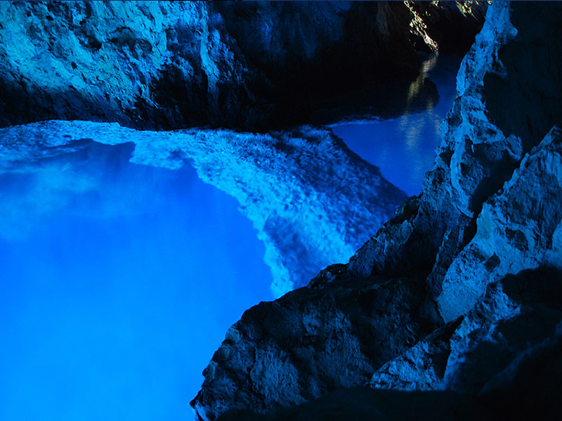 Modra špilja, Biševo